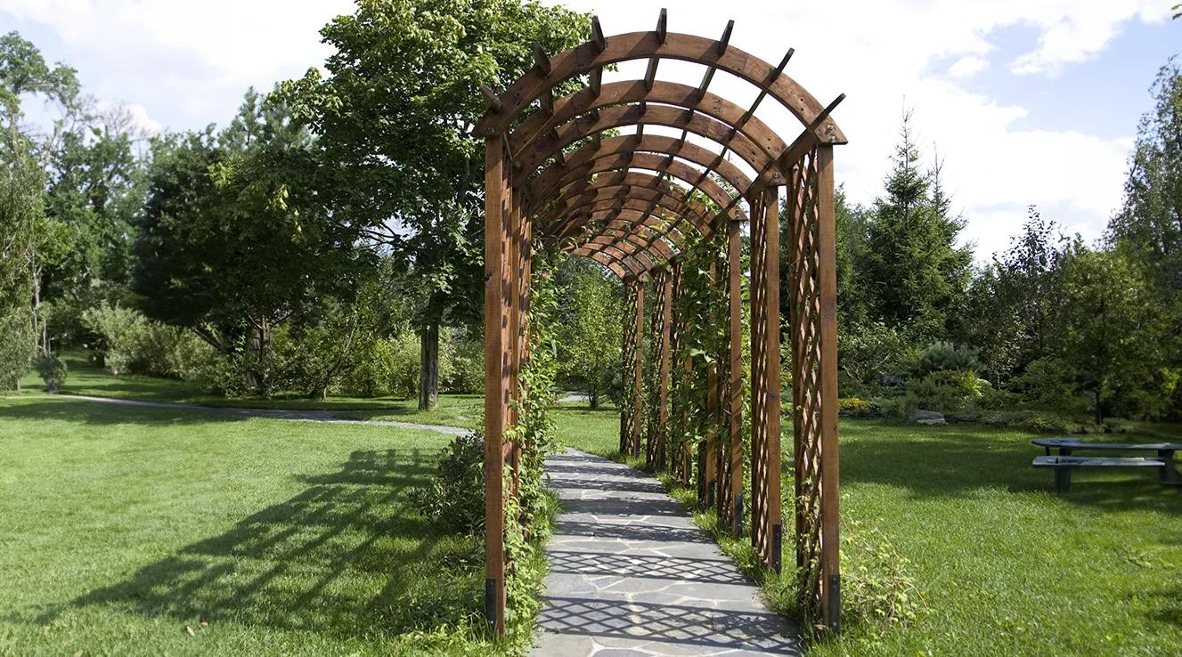 Exquisite garden arches and pergolas – a harmonious and cozy atmosphere